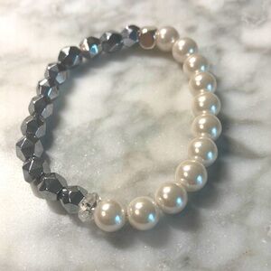 Silver & pearl bracelet